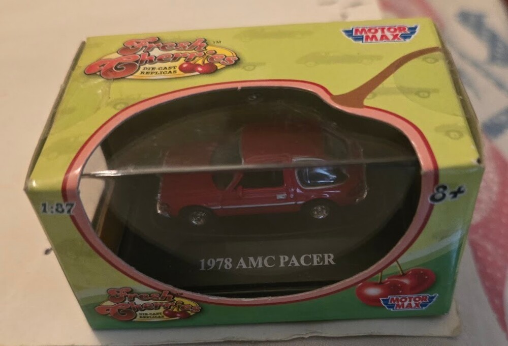 Motor Max 1978 AMC Pacer Die-Cast Model Car 1:87 Scale Red